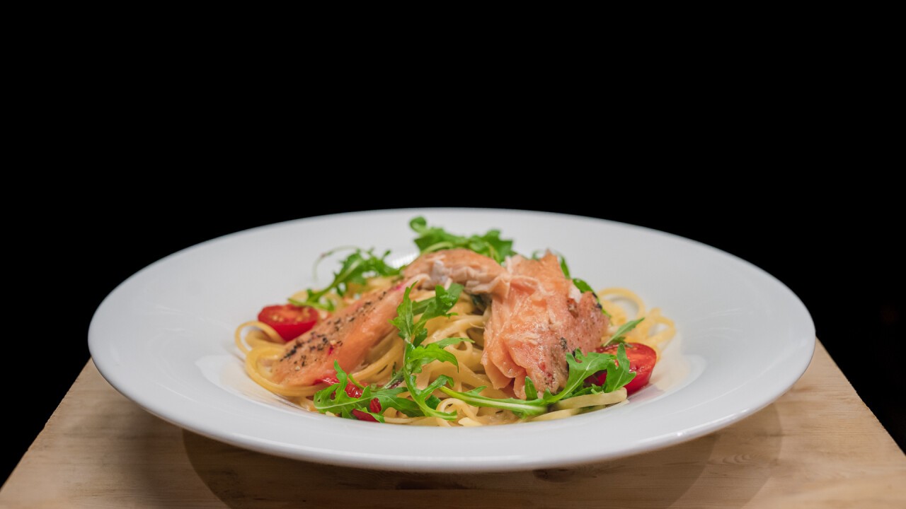 Linguine mit Limetten-Sahnesauce und Lachs