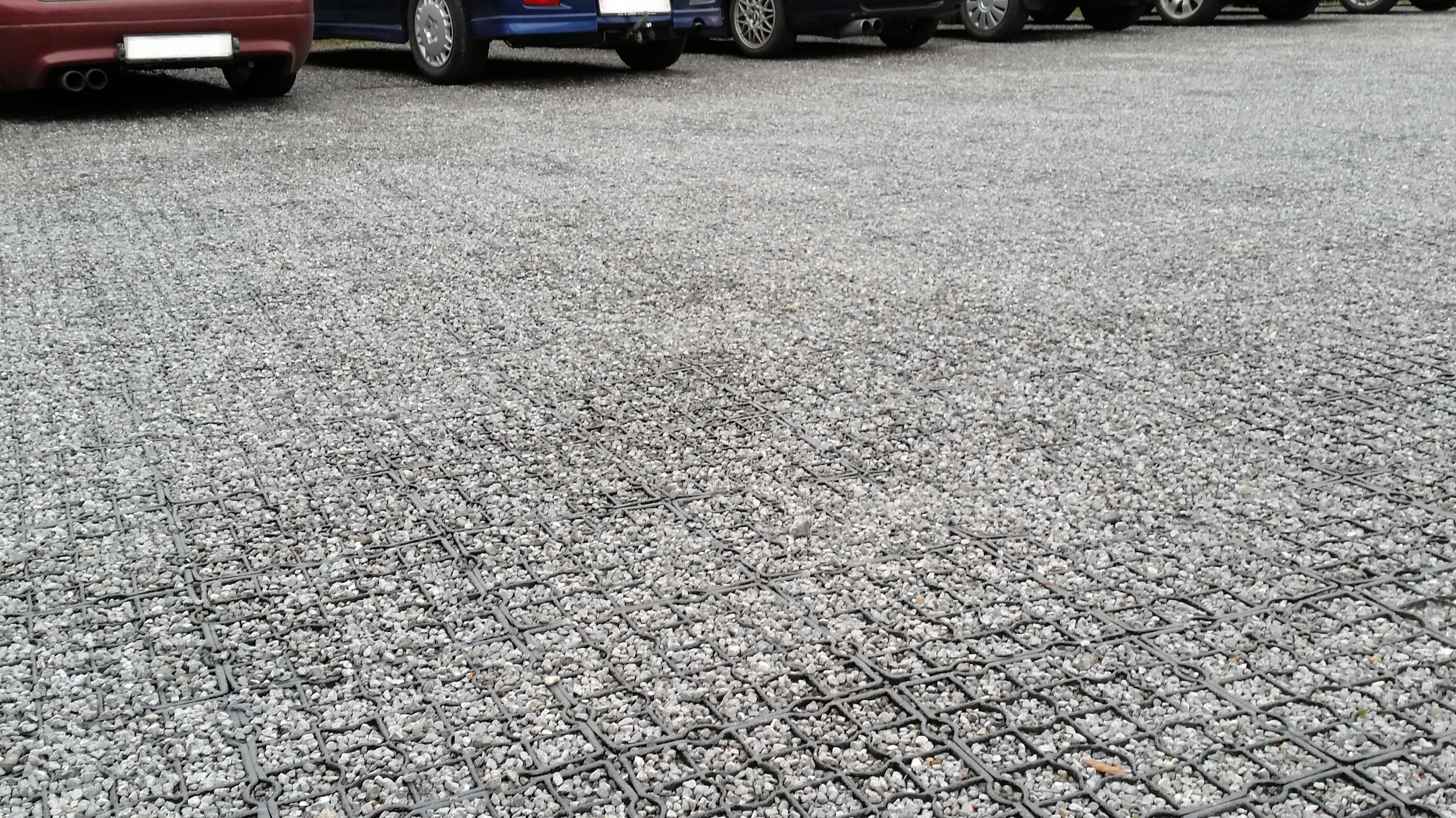 Parkplatz befestigt mit Ecoraster